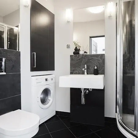 Apartment Roomsy - Happy Apes